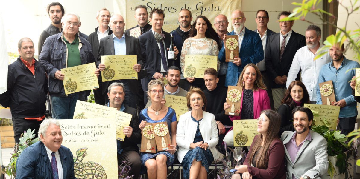 Foto de familia de premiados del XI SISGA 2021